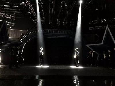 舞台魔法师梁言 以匠心打造《非凡练习生》的视觉盛宴